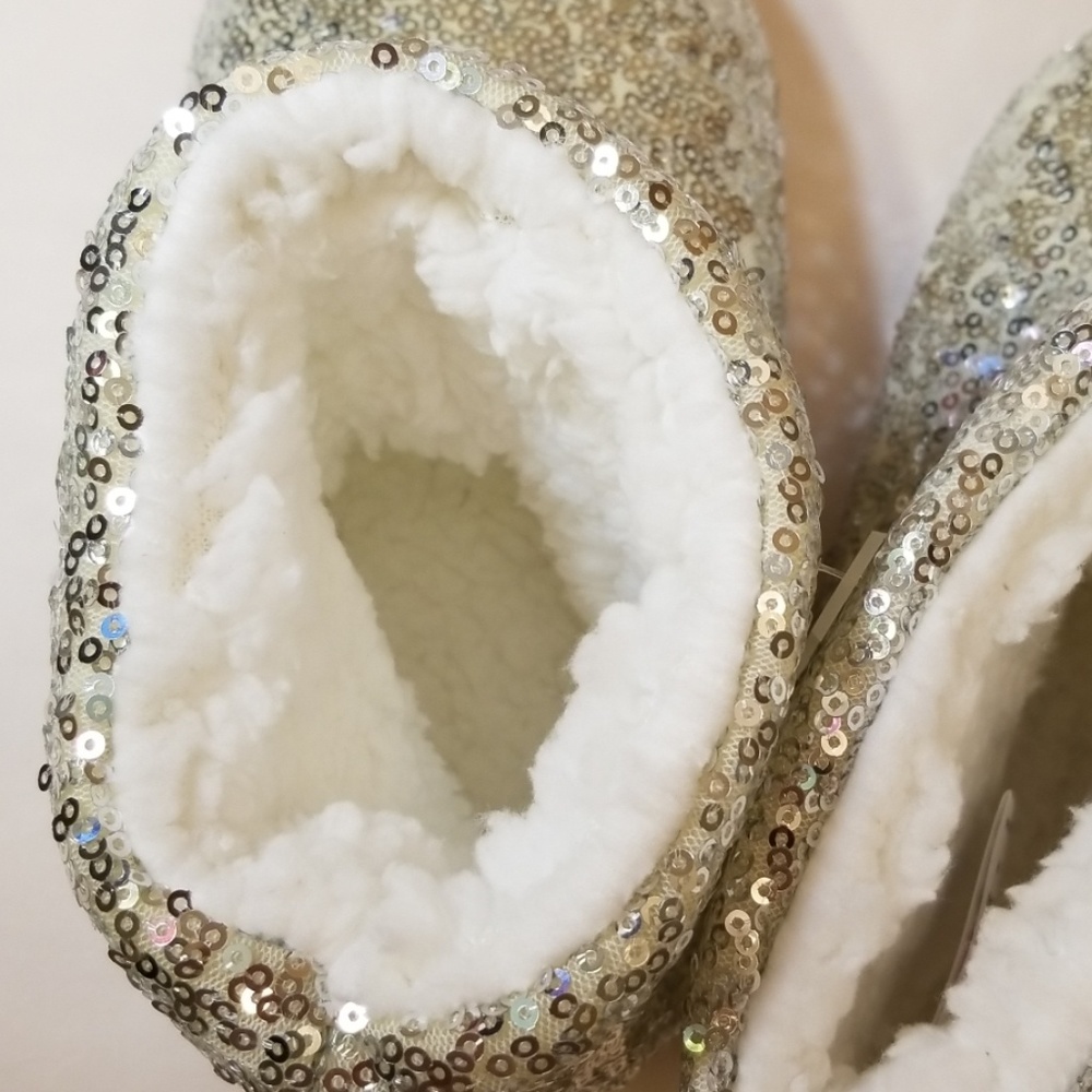 Girl's Size S-M Silver Sequined Bootie Slippers. - Picture 5 of 8